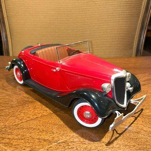Solido Ford V8 1936 Drop-Top Red & Black Model Car 1/19 Scale